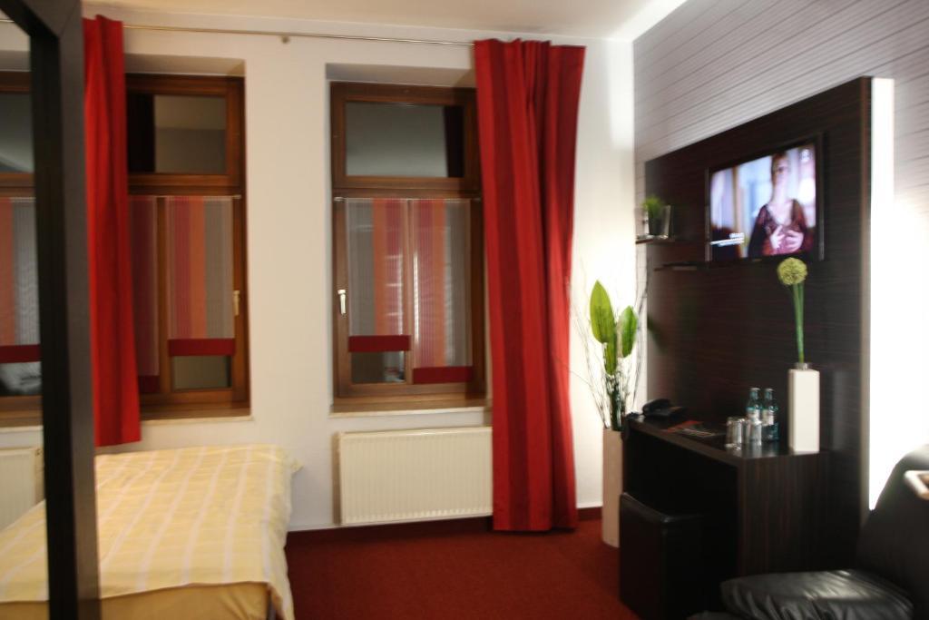 Sl'Otel - Das Stadthotel - Voll Klimatisiert Bernburg Kamer foto