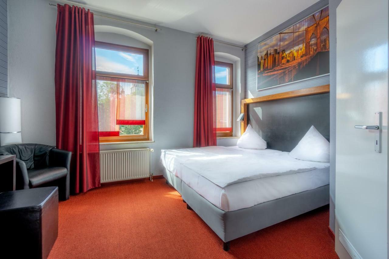 Sl'Otel - Das Stadthotel - Voll Klimatisiert Bernburg Buitenkant foto
