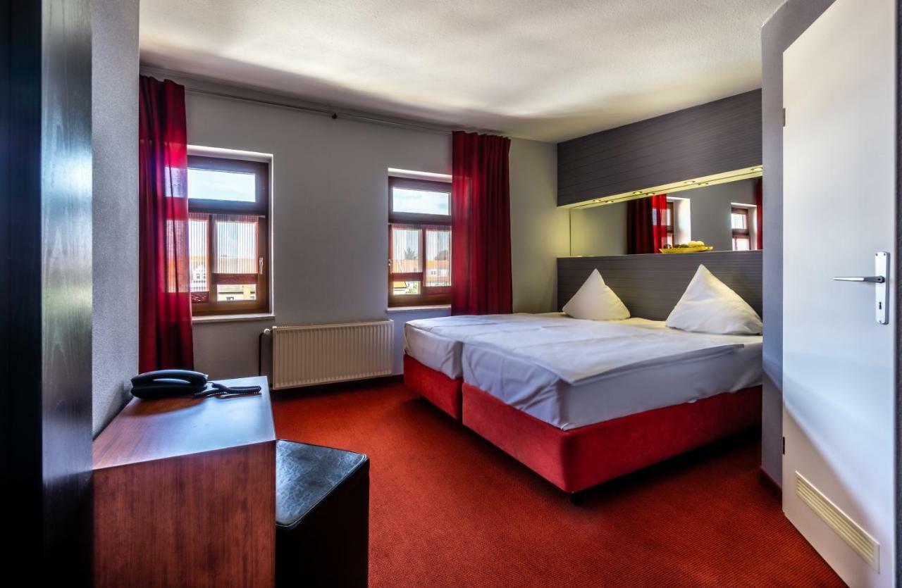 Sl'Otel - Das Stadthotel - Voll Klimatisiert Bernburg Buitenkant foto